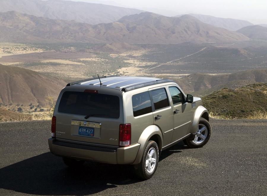  Dodge Nitro 2006 года  (фото 8 из 30)